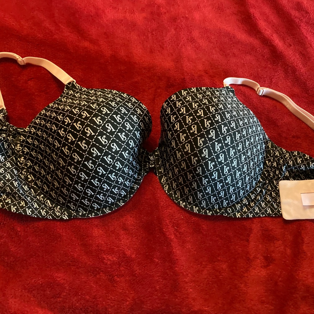 Victoria’s Secret size double  DD with underwire and thinly lined inside.